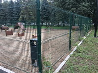 Универсальная спортивная площадка и площадка для собак. Первомайский парк г.Уфа