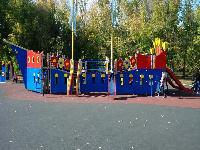 оборудование детской игровой площадки с резиновым покрытием